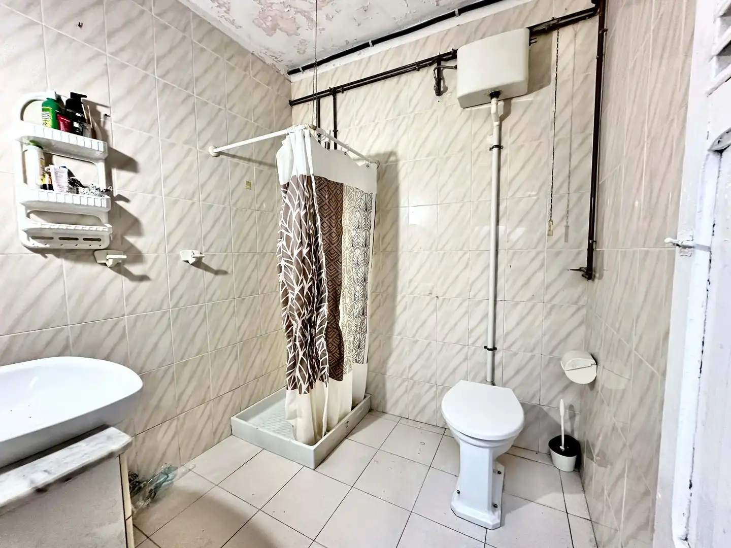 Badezimmer von Einfamilien-Reihenhaus zum Verkauf in Mataró mit Heizung und Terrasse