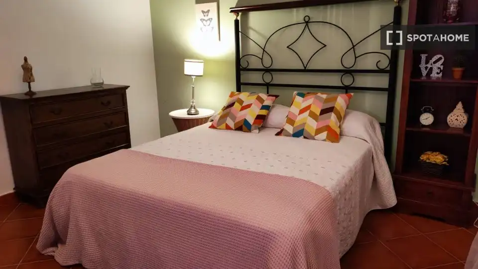Dormitori de Apartament per a compartir en Chiclana de la Frontera amb Aire condicionat, Terrassa i Moblat