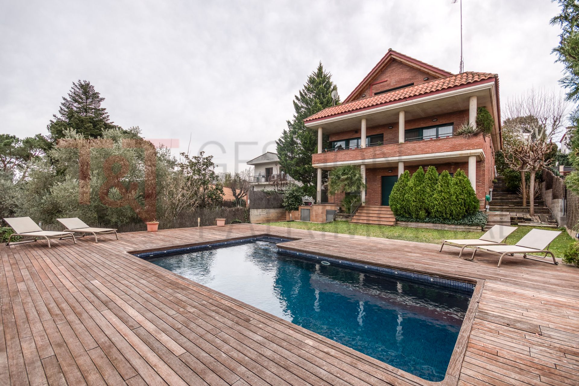 Piscina de Casa o xalet en venda en Sant Cugat del Vallès amb Aire condicionat, Calefacció i Jardí privat