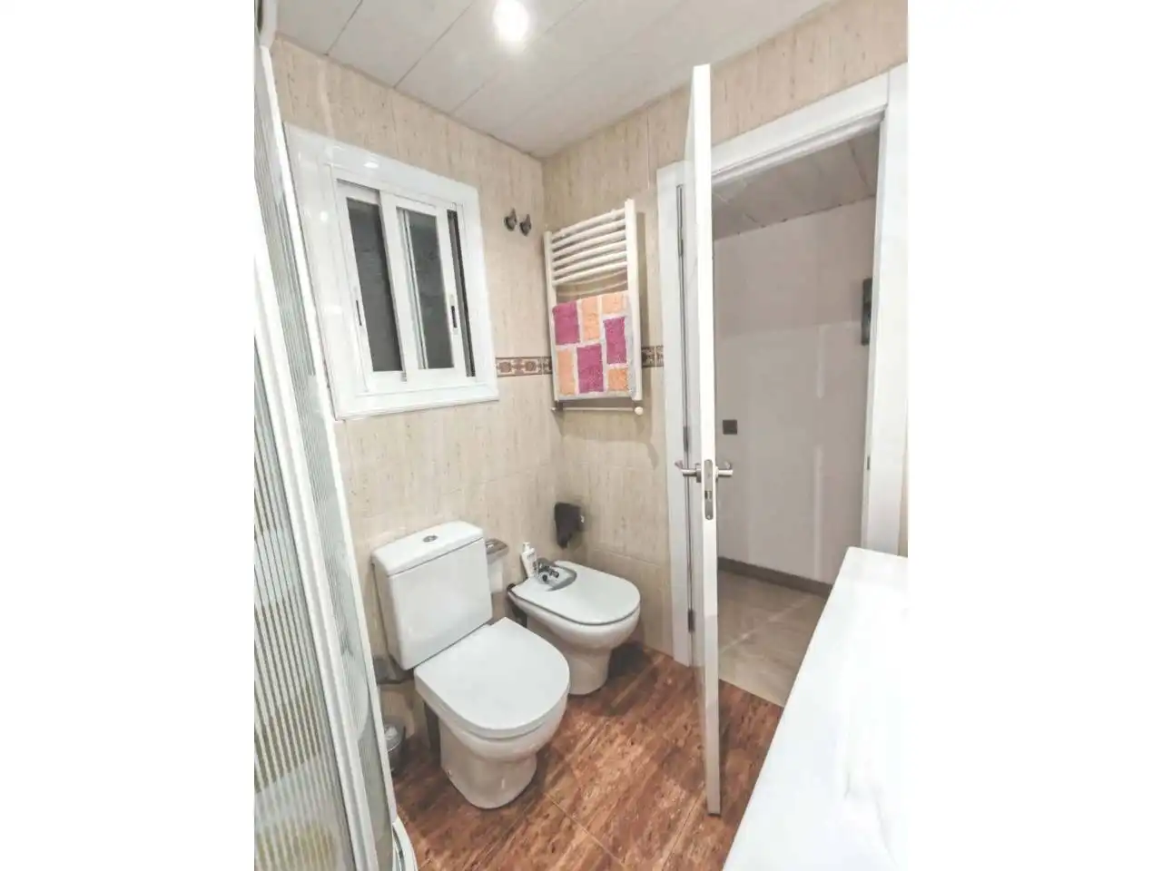 Badezimmer von Wohnung zum Verkauf in Badalona mit Klimaanlage, Heizung und Parkett