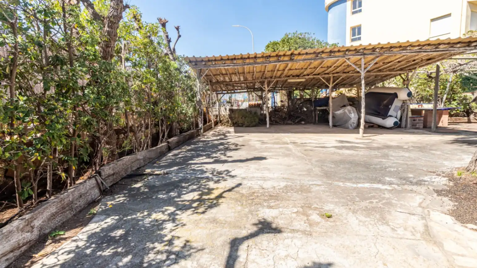 Aparcament de Casa o xalet en venda en Dénia amb Aire condicionat, Calefacció i Jardí privat