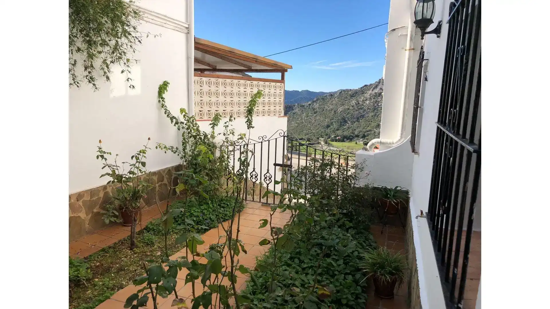 Jardí de Pis de lloguer en Benaocaz amb Traster