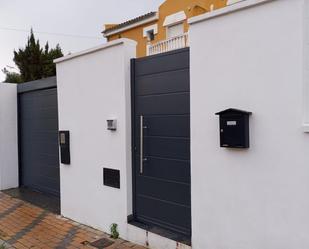 Exterior view of Single-family semi-detached for sale in Alhaurín de la Torre  with Air Conditioner, Terrace and Swimming Pool