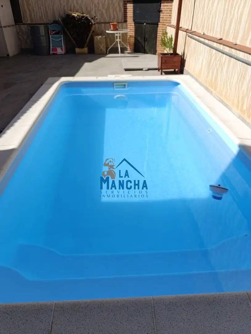 Piscina de Casa o xalet en venda en Madrigueras amb Piscina i Moblat
