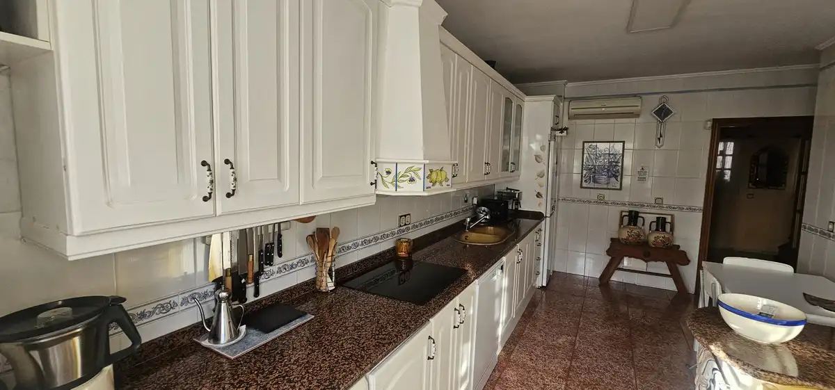 Küche von Maisonette zum Verkauf in Fuengirola mit Klimaanlage, Heizung und Schwimmbad