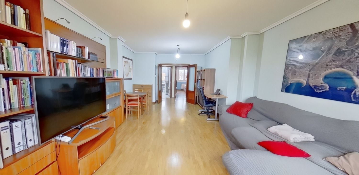 Sala d'estar de Pis en venda en Vitoria - Gasteiz amb Calefacció, Parquet i Traster