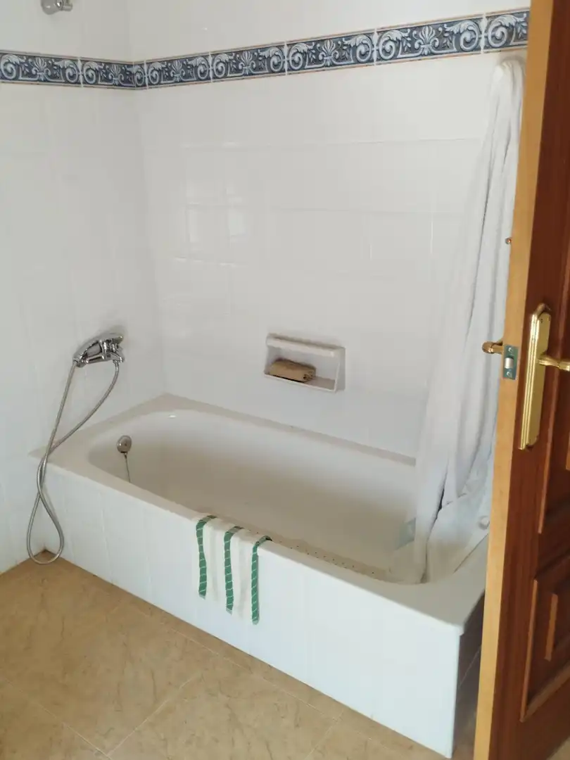 Bany de Casa o xalet en venda en Porcuna amb Calefacció, Jardí privat i Terrassa