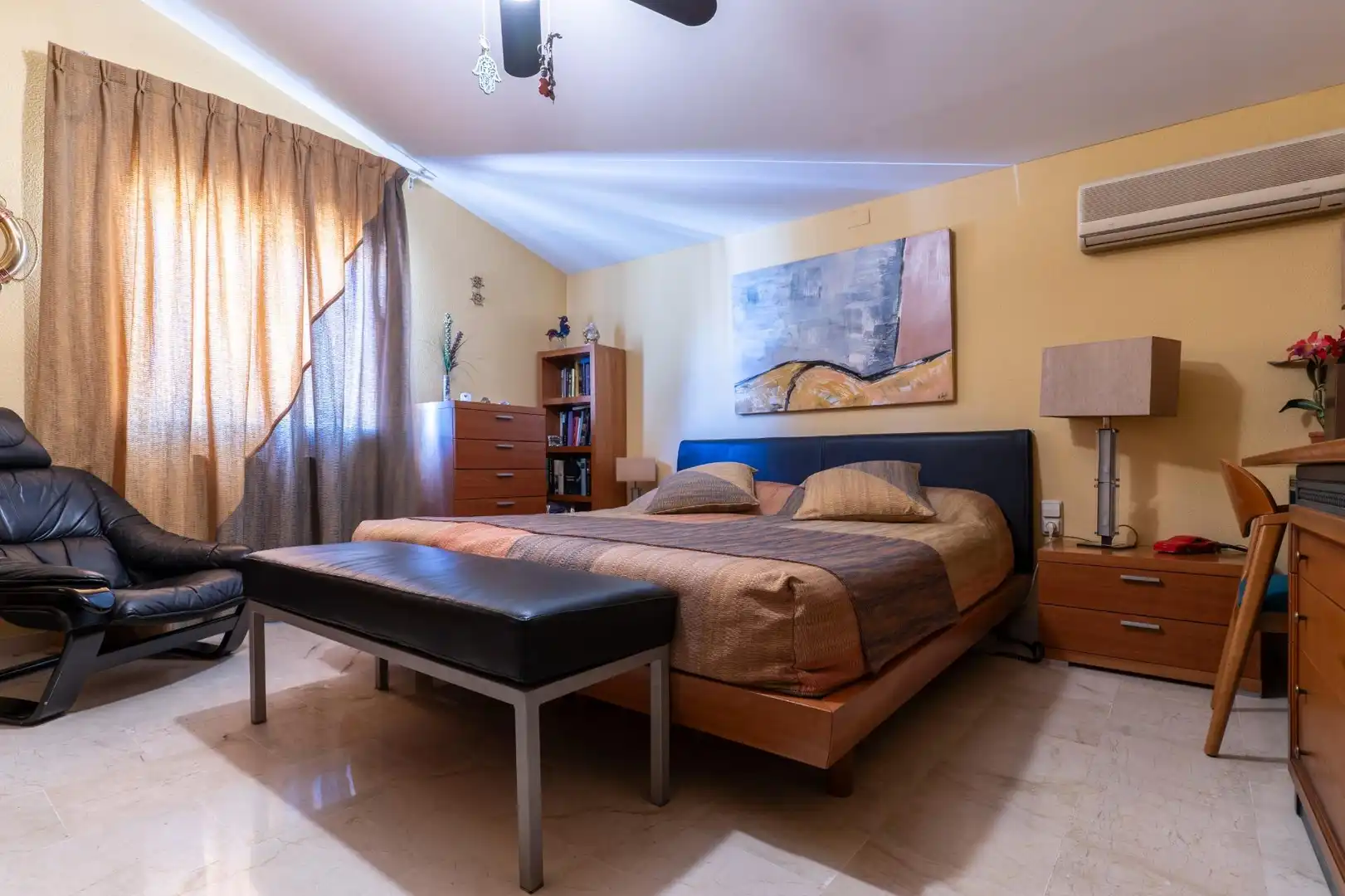 Habitación de Casa o chalet en venta en L'Eliana con Aire acondicionado, Calefacción y Jardín privado