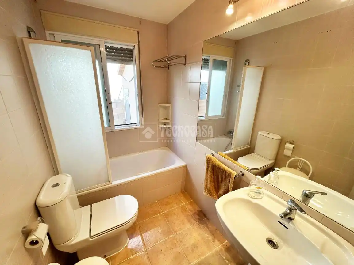 Baño de Casa o chalet en venta en Osera de Ebro con Calefacción y Jardín privado