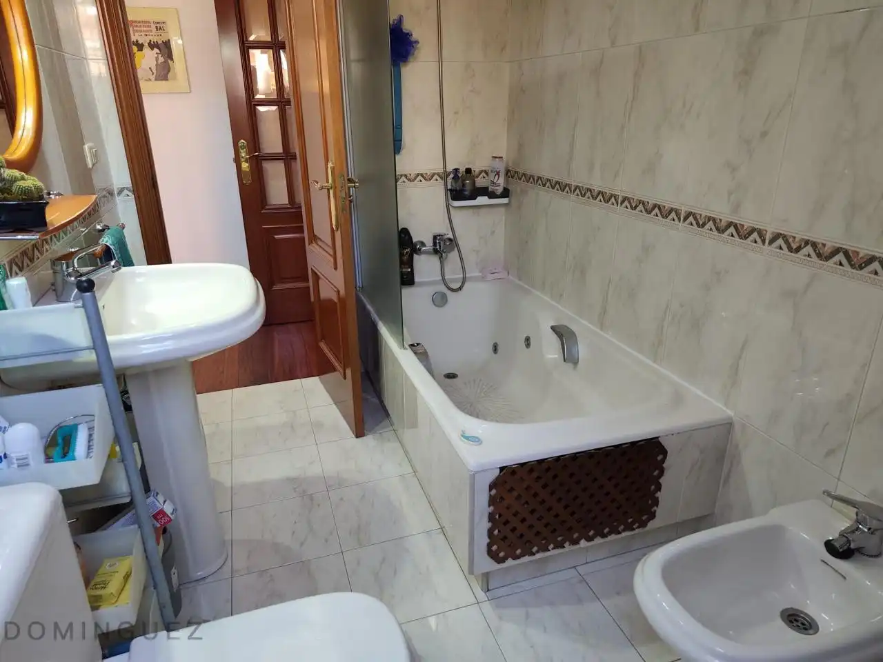 Bathroom of Flat for sale in Vigo   with Heating, Terrace and Storage room