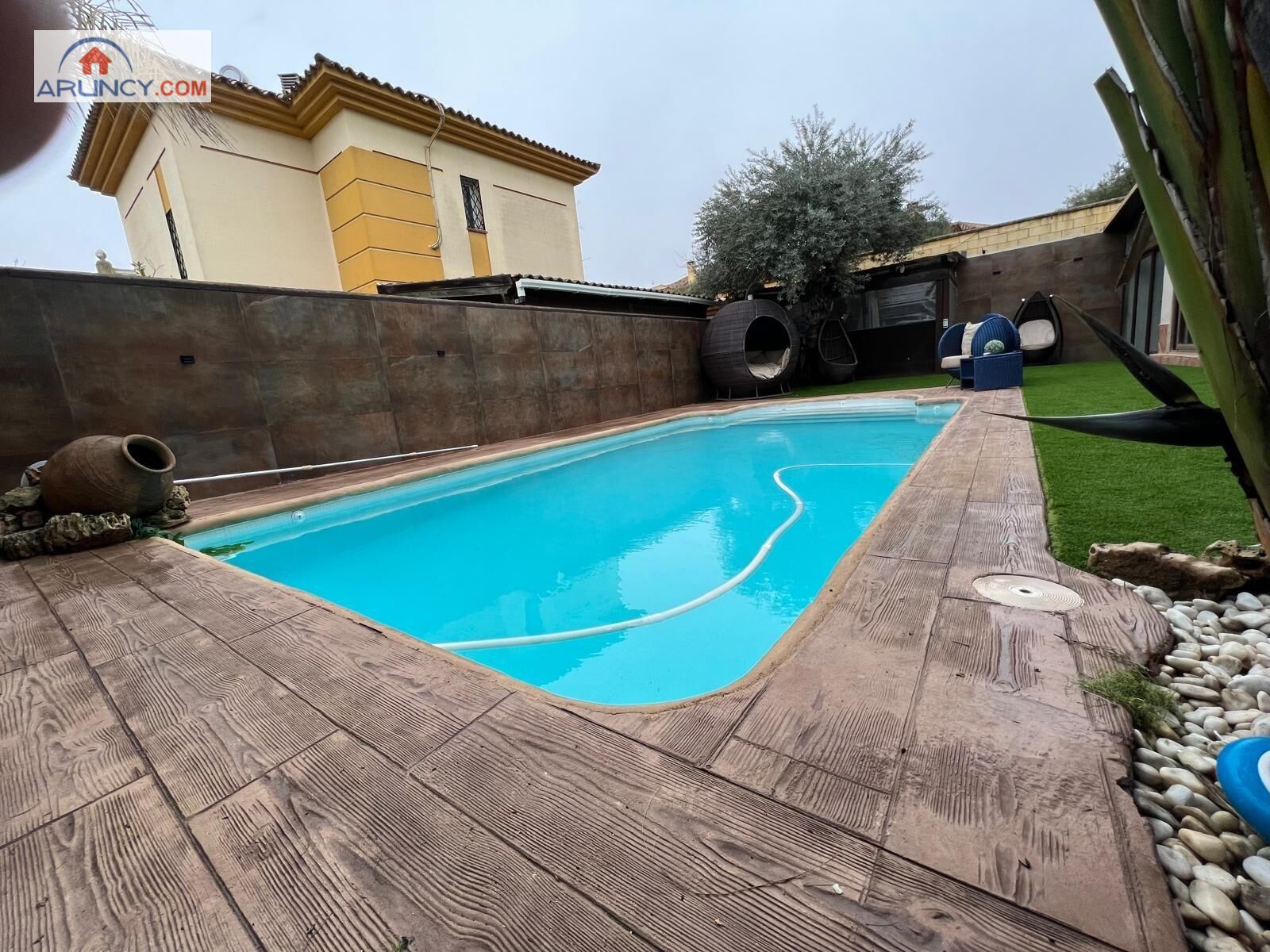 Piscina de Casa o xalet en venda en Montequinto amb Aire condicionat, Jardí privat i Terrassa
