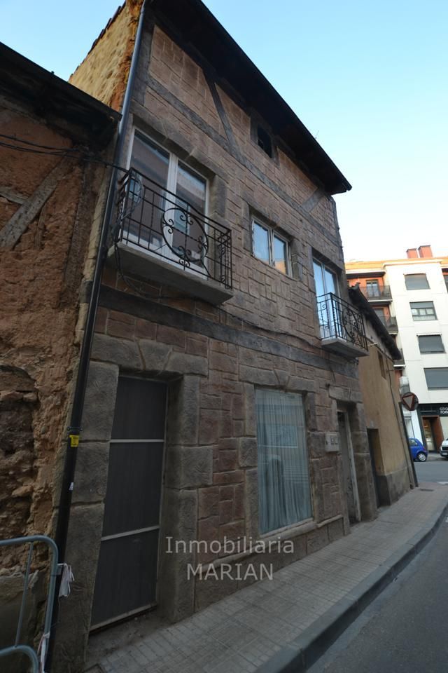 Exterior view of House or chalet for sale in Aranda de Duero