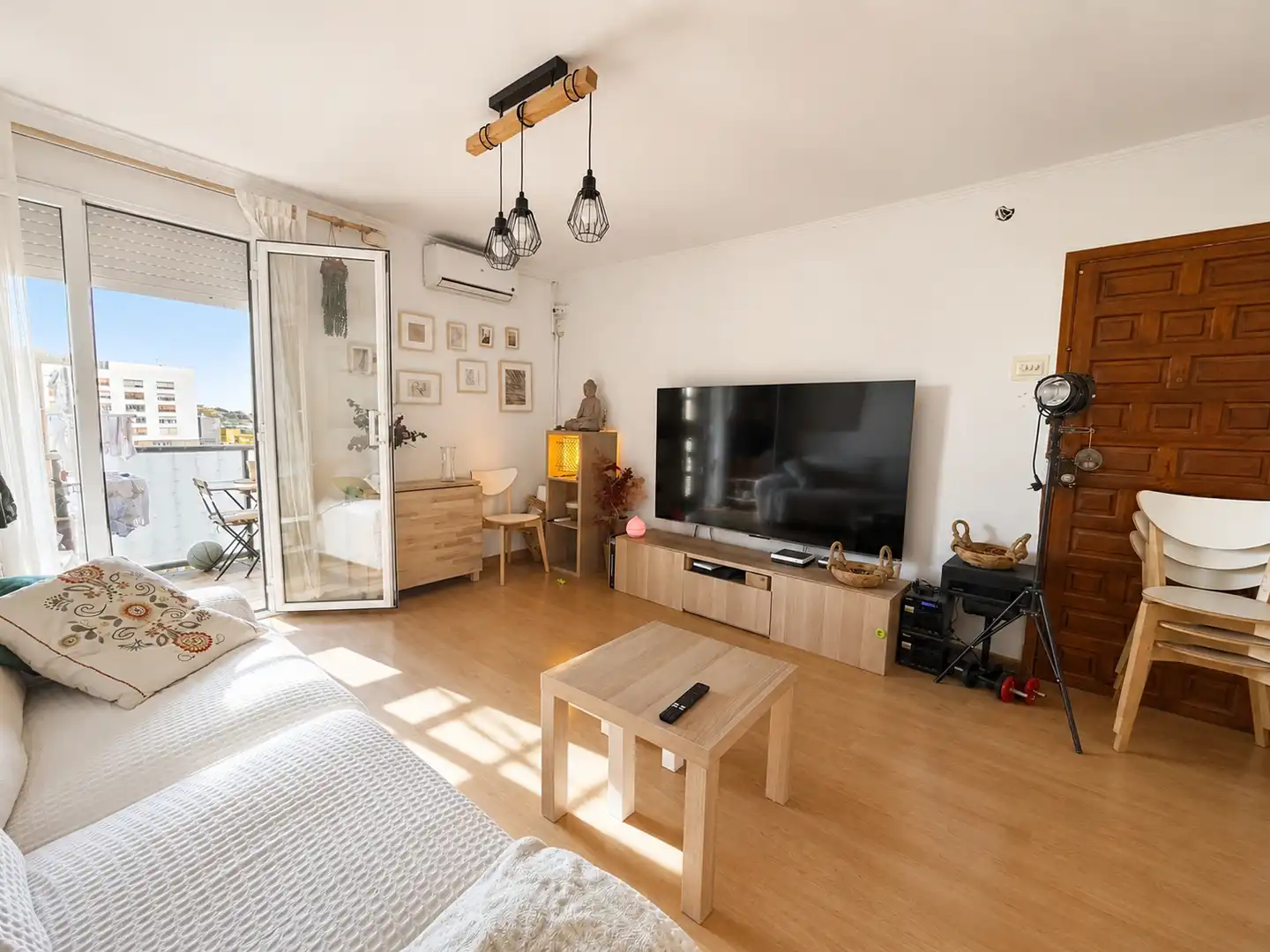 Living room of Flat for sale in  Barcelona Capital  with Air Conditioner, Furnished and Balcony