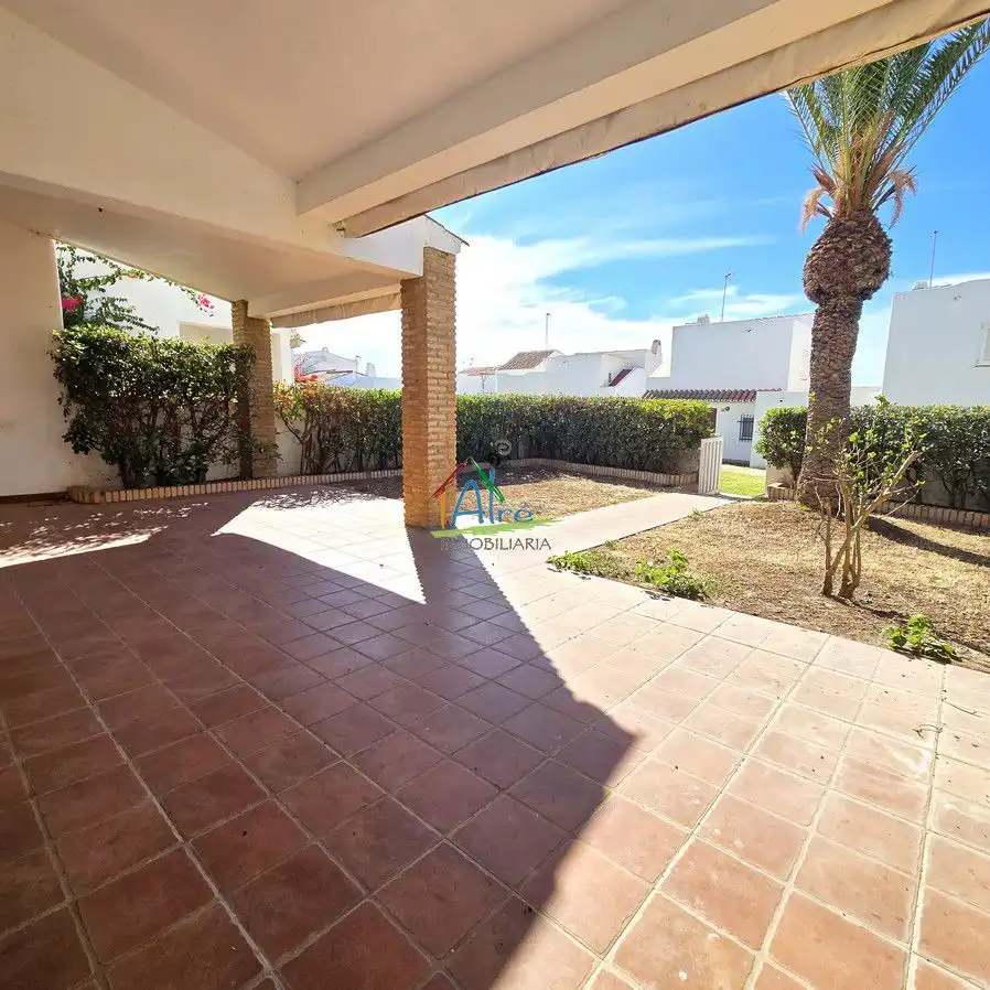 Garden of Detached homes for sale in Matalascañas 