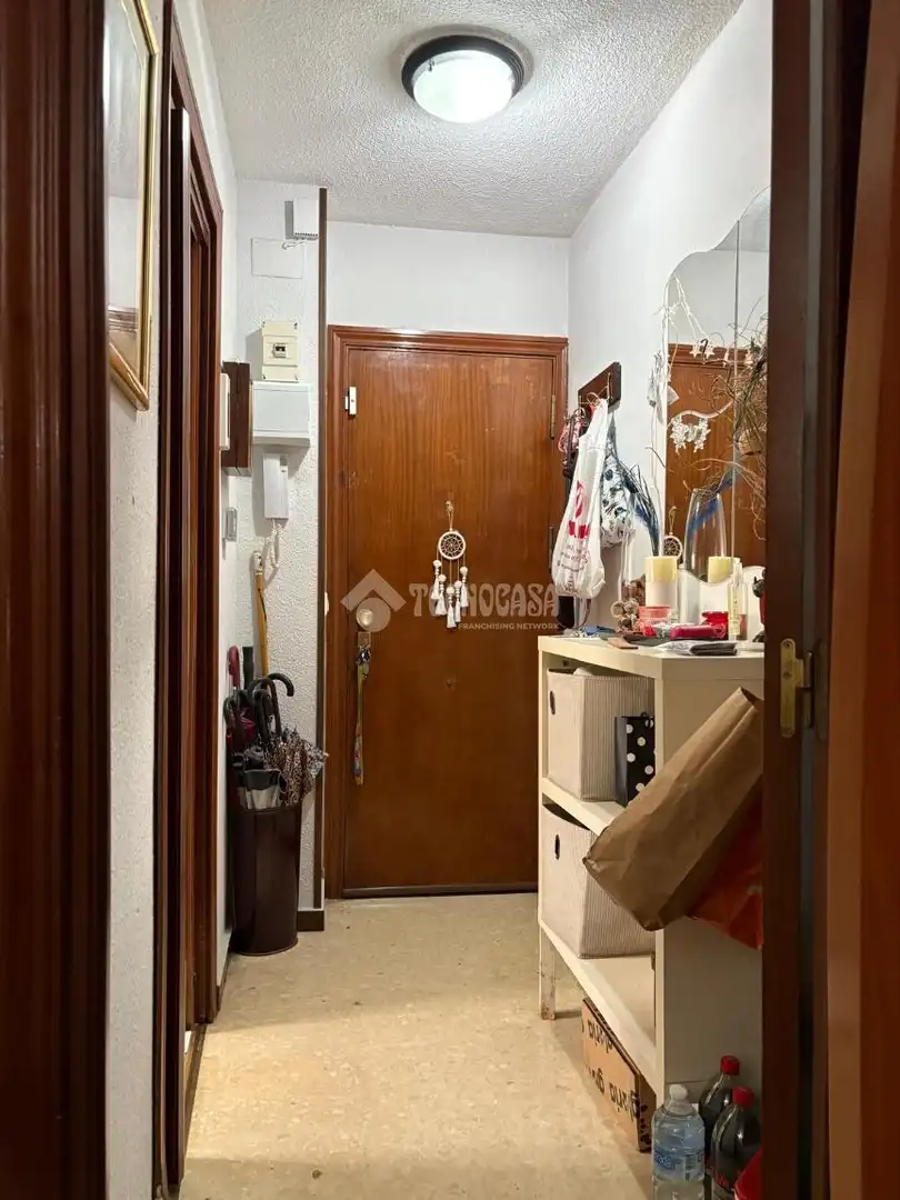 Flat for sale in Sevilla  with Air Conditioner and Balcony