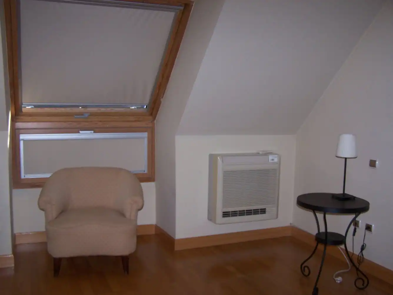 Living room of Flat for rent in Pozuelo de Alarcón  with Air Conditioner, Heating and Parquet flooring
