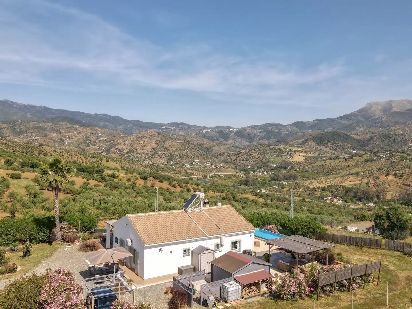 Vista exterior de Casa o xalet en venda en Tolox amb Aire condicionat, Jardí privat i Traster