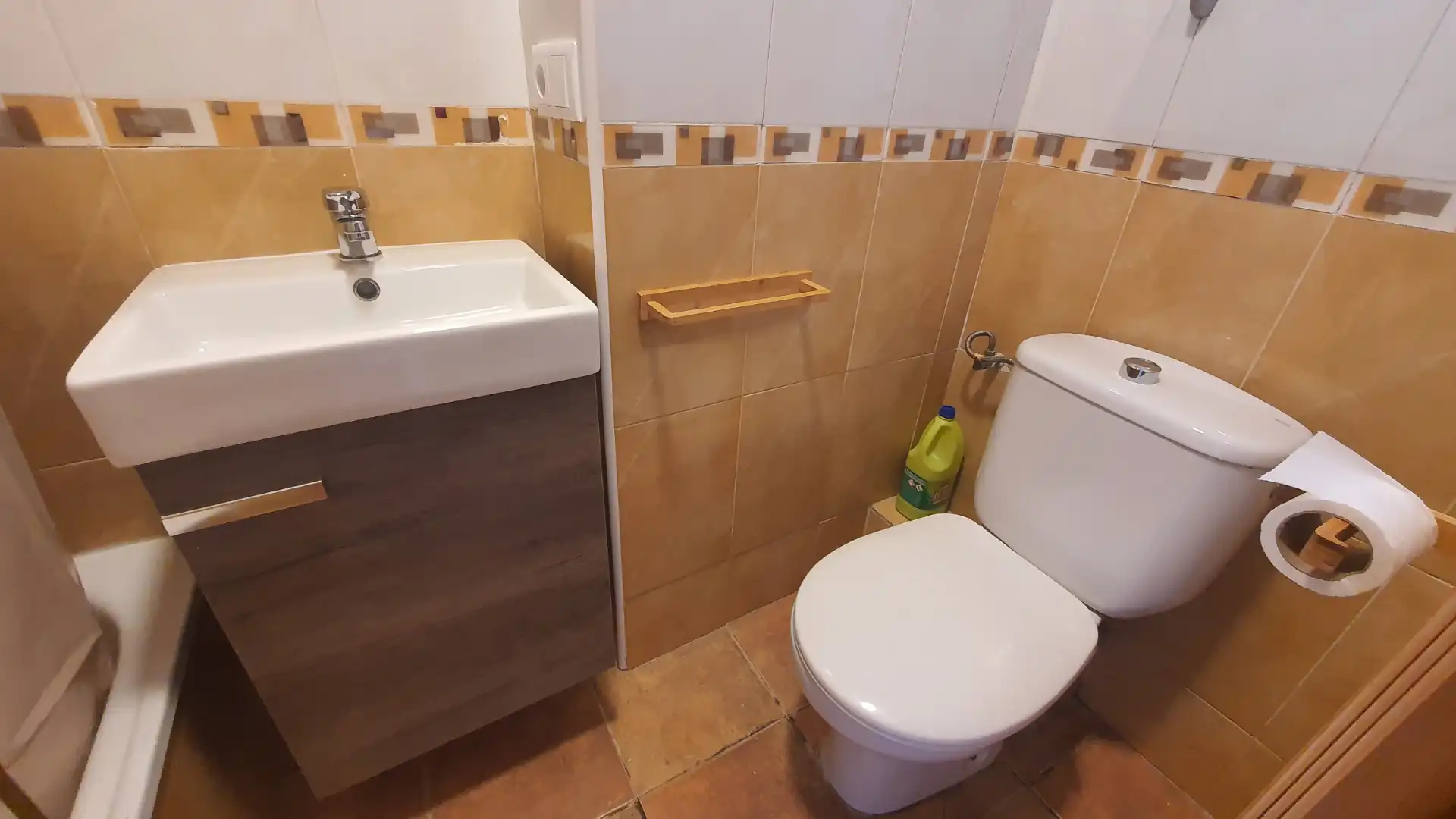Baño de Ático en venta en L'Hospitalet de Llobregat con Aire acondicionado, Calefacción y Terraza