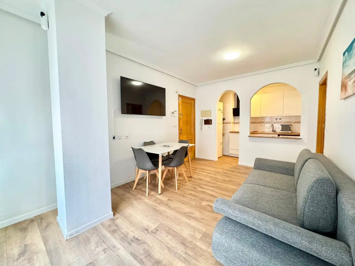 Sala de estar de Planta baja de alquiler en Torrevieja con Aire acondicionado, Piscina y Amueblado