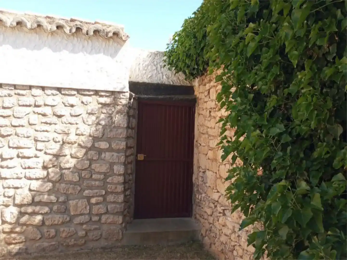 Vista exterior de Casa adosada en venda en Cubillas de Santa Marta amb Jardí privat, Traster i Moblat
