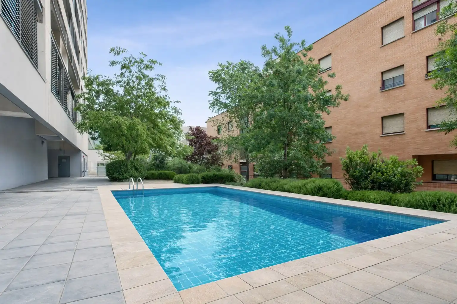 Piscina de Piso en venta en Madrid con Amueblado y Piscina comunitaria