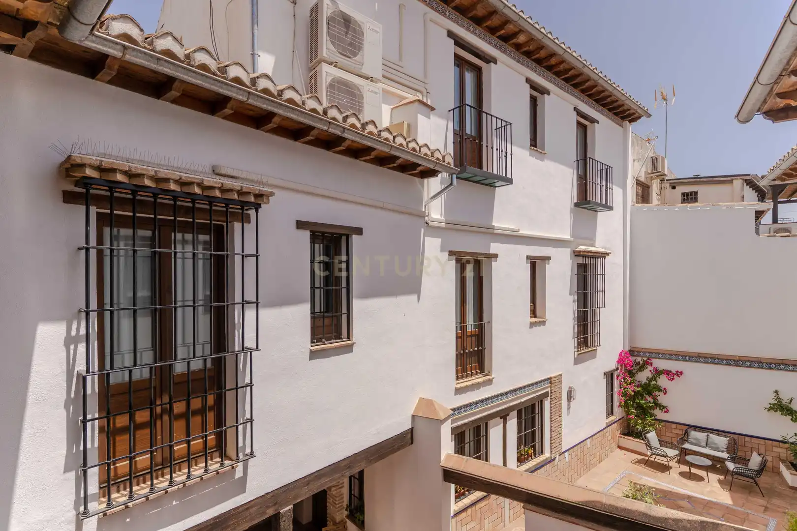 Vista exterior de Pis en venda en Granada amb Aire condicionat
