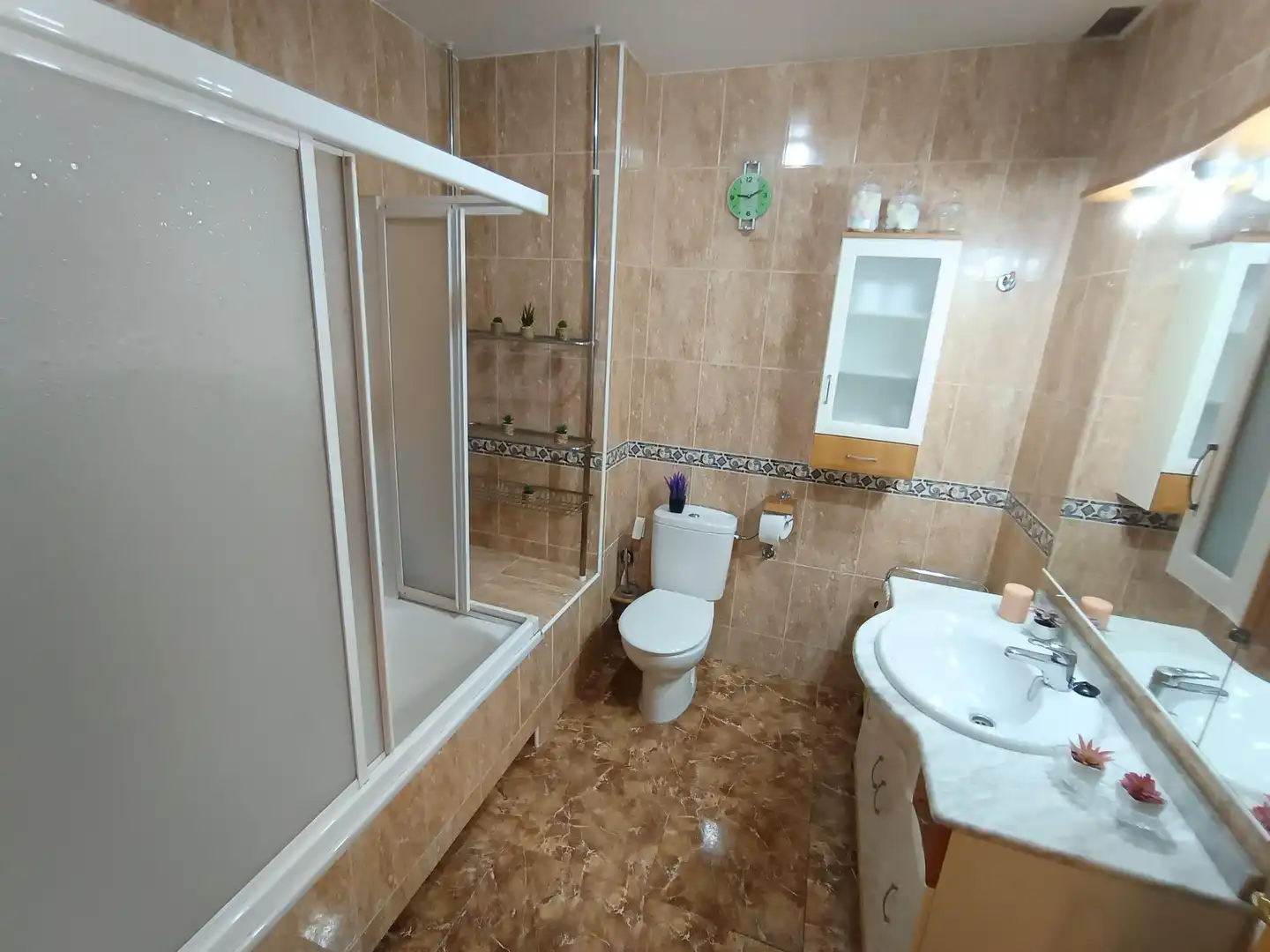 Badezimmer von Einfamilien-Reihenhaus zum Verkauf in Ulea mit Klimaanlage, Heizung und Terrasse