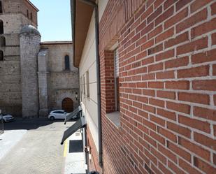 Außenansicht von Wohnung miete in Laguna de Duero mit Möbliert, Ofen und Waschmaschine