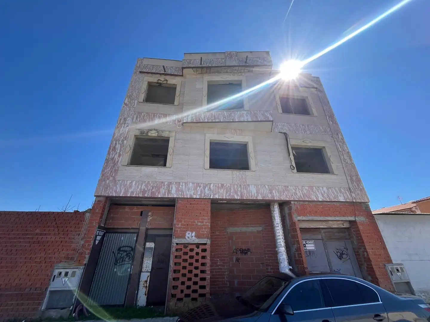 Vista exterior de Edificio en venta en Villarrubia de los Ojos con Alarma