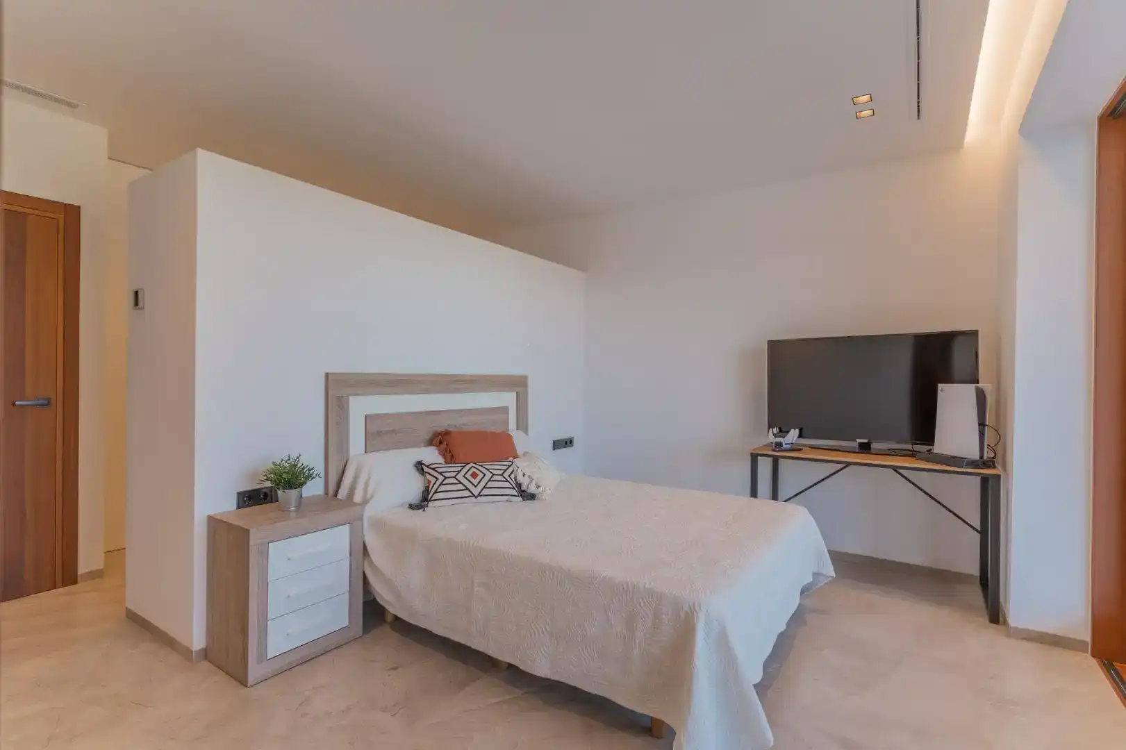 Bedroom of Flat for sale in Santa Eugènia  with Air Conditioner, Private garden and Parquet flooring