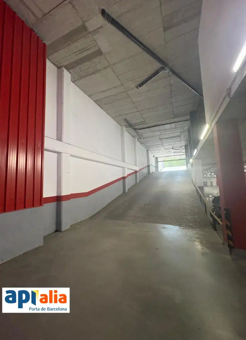 Aparcament de Pis en venda en Sant Feliu de Llobregat amb Aire condicionat, Calefacció i Terrassa
