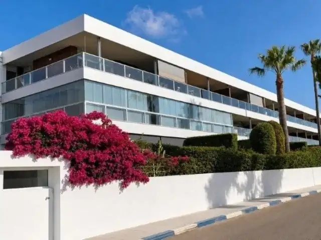 Vista exterior de Pis de lloguer en Manilva amb Aire condicionat, Calefacció i Jardí privat