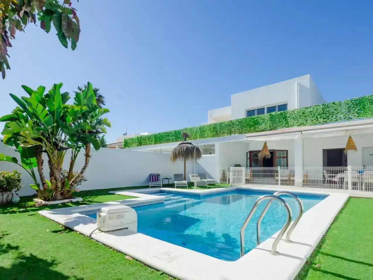 Piscina de Casa o xalet en venda en Conil de la Frontera amb Aire condicionat, Jardí privat i Terrassa