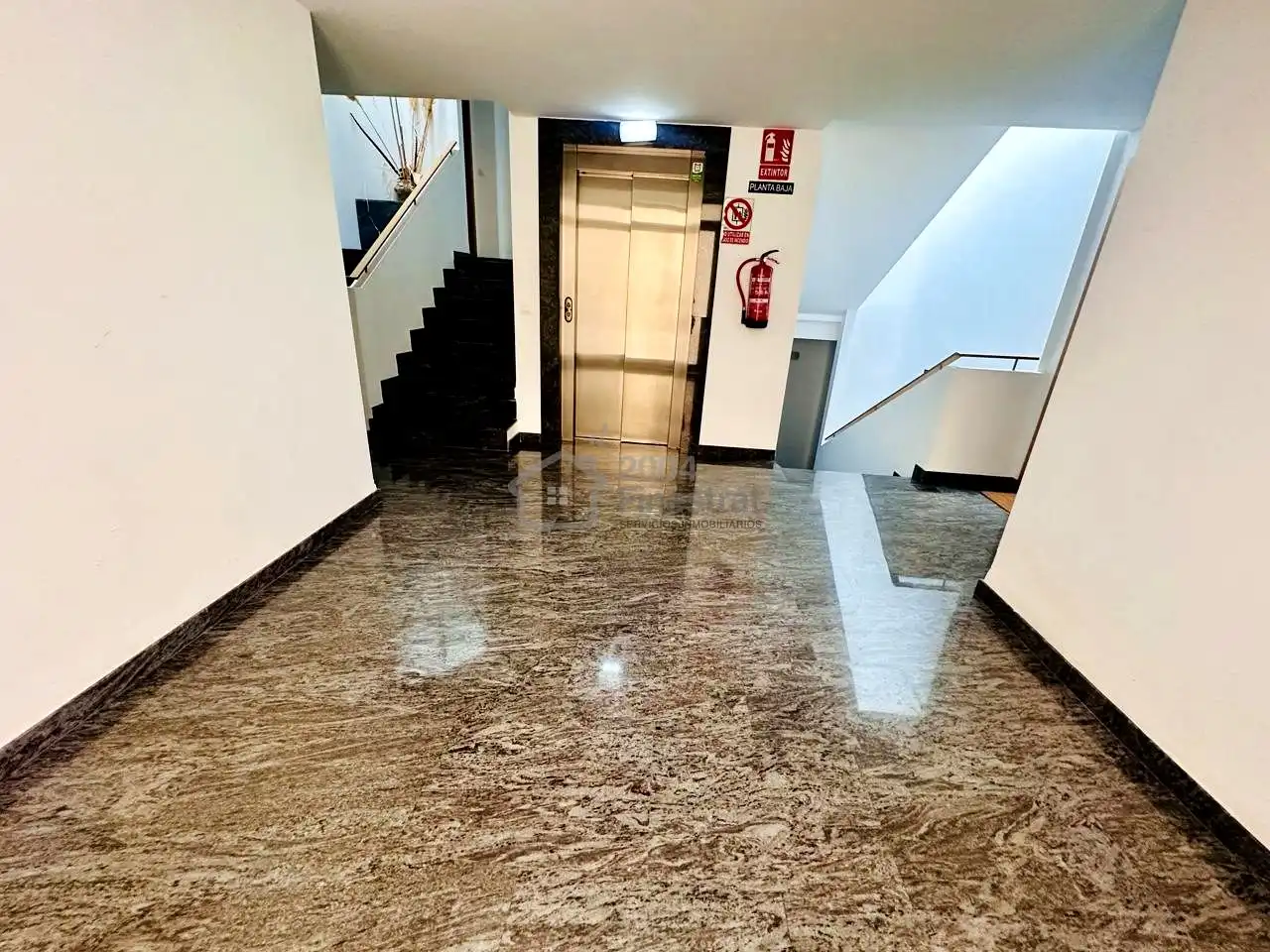 Planta baixa de lloguer en Golf Bahía