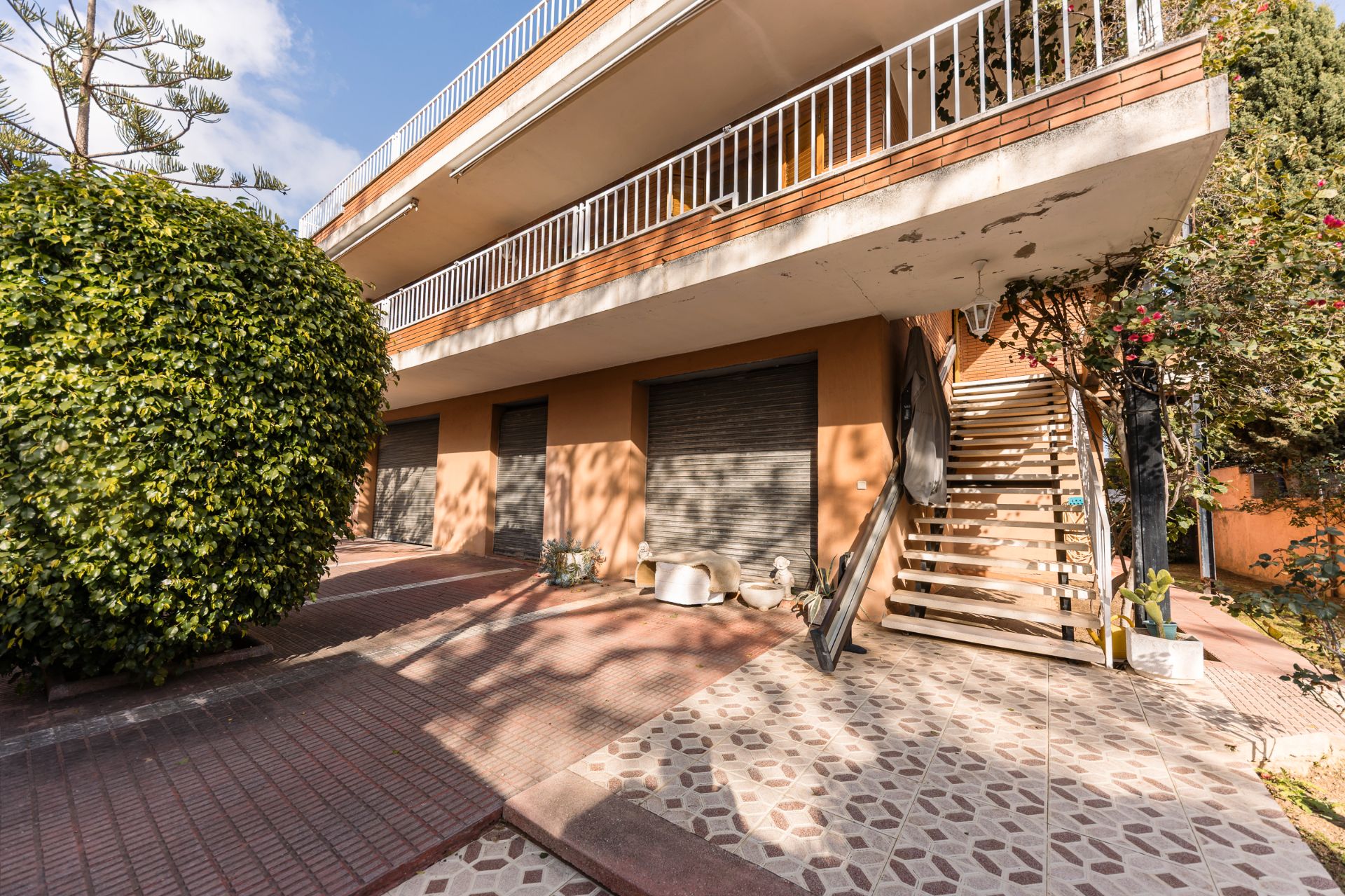 Vista exterior de Casa o xalet en venda en Viladecans amb Calefacció, Jardí privat i Terrassa