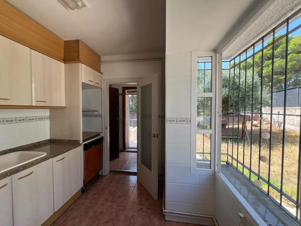 Cuina de Casa o xalet en venda en Cunit amb Jardí privat i Terrassa