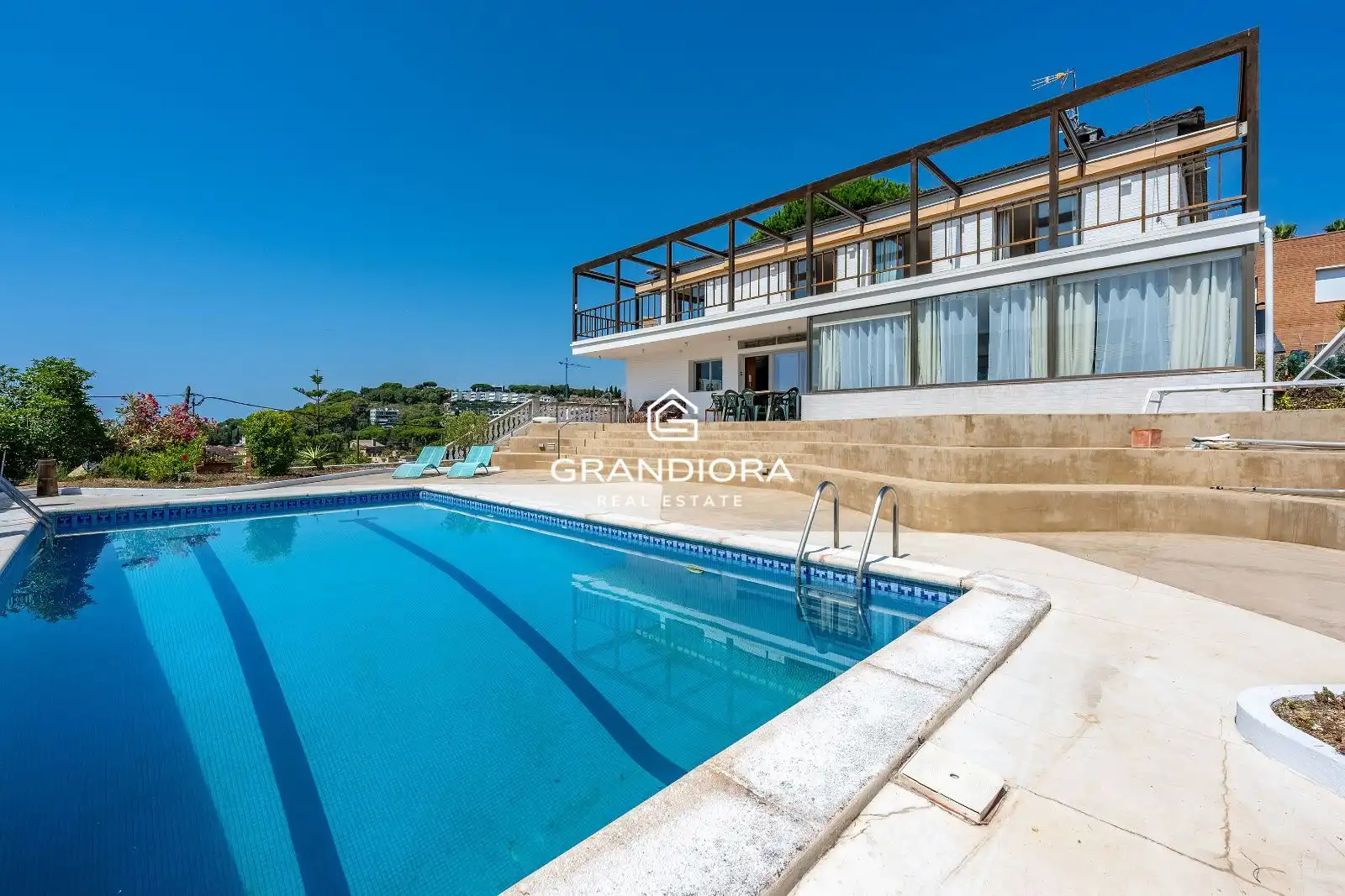 Vista exterior de Casa o xalet de lloguer en Caldes d'Estrac amb Piscina i Moblat