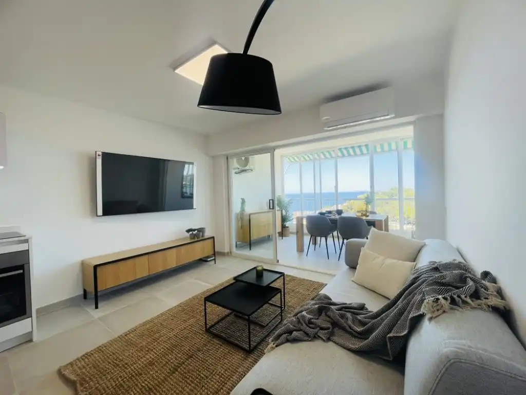 Sala d'estar de Apartament de lloguer en Calvià amb Aire condicionat, Terrassa i Moblat