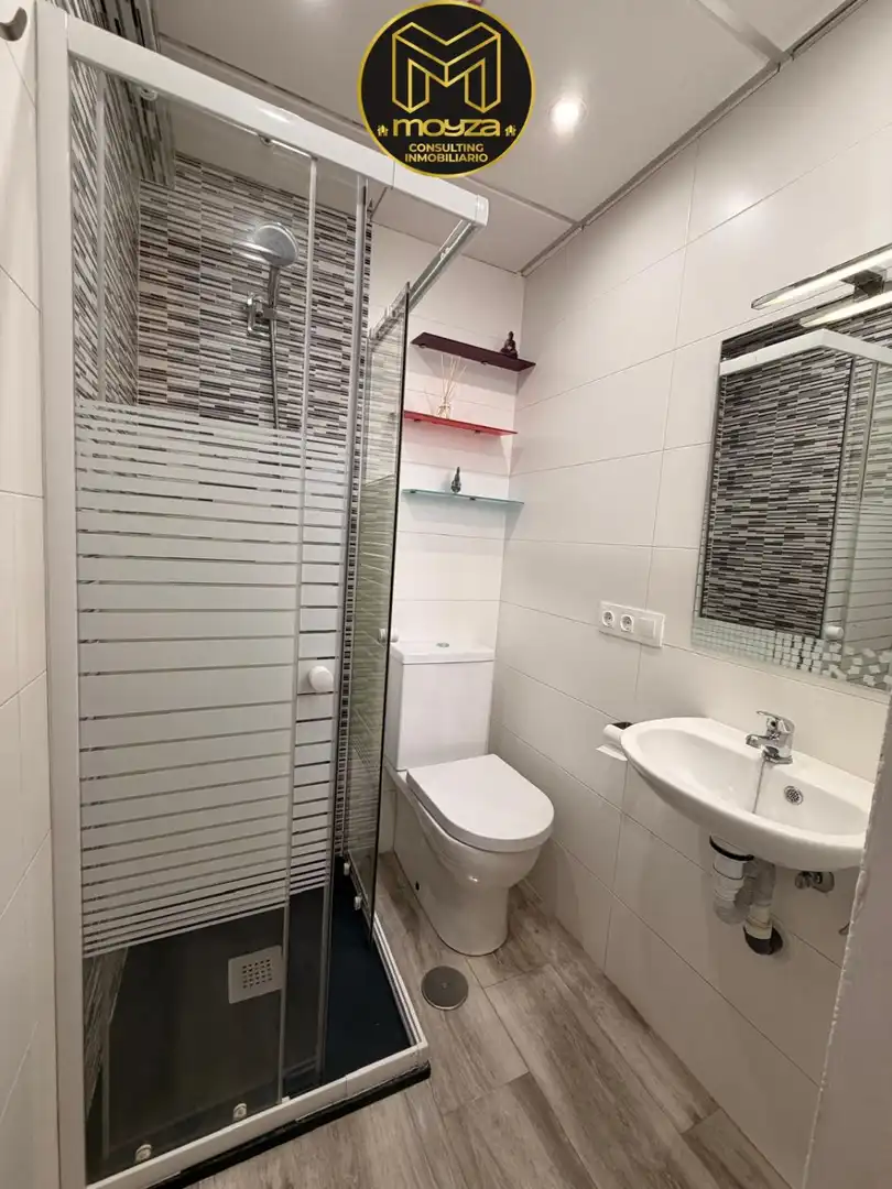 Bathroom of Flat for rent in Jaén  with Air Conditioner and Heating
