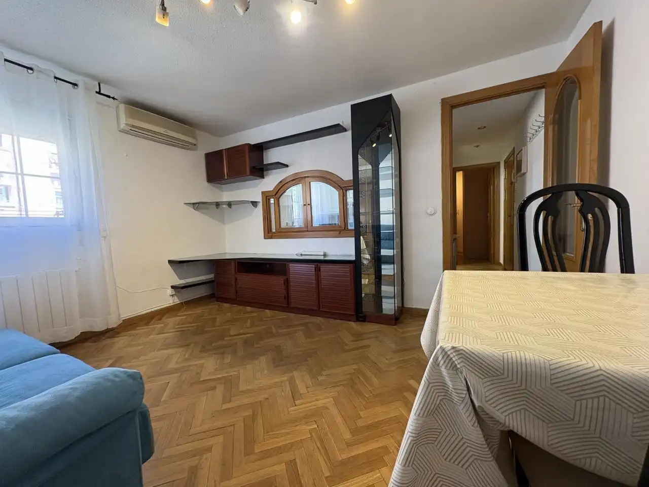 Sala d'estar de Pis en venda en Madrid amb Aire condicionat, Calefacció i Parquet