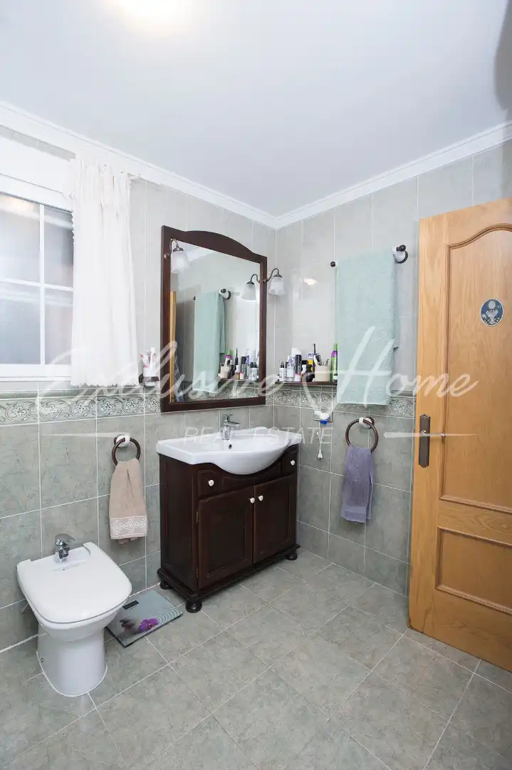 Badezimmer von Haus oder Chalet zum Verkauf in Peñíscola / Peníscola mit Klimaanlage, Heizung und Privatgarten