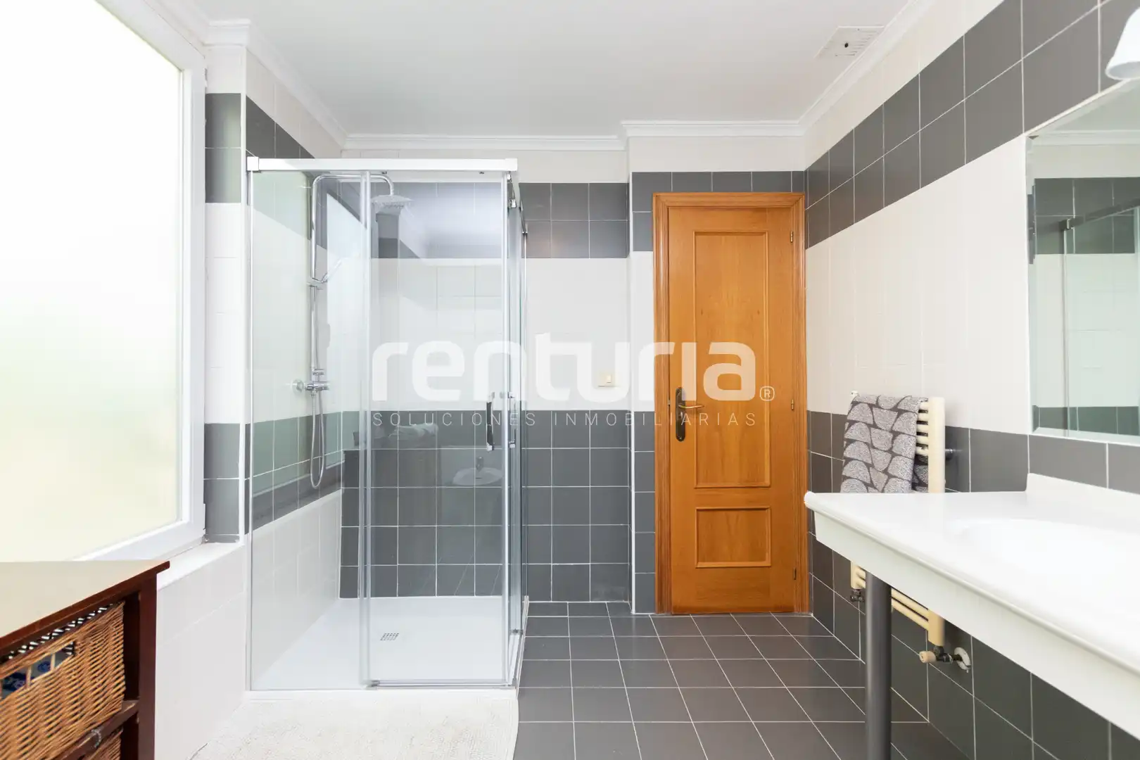 Bathroom of Houses for sale in Sagunto / Sagunt  with Air Conditioner, Heating and Private garden