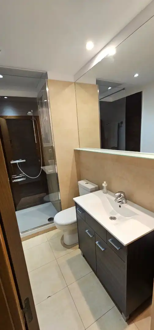 Baño de Piso de alquiler en Madrid con Calefacción, Amueblado y Horno