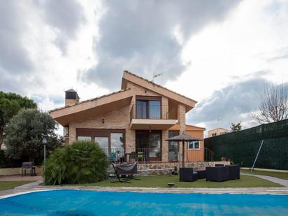 Exterior view of House or chalet for sale in Chinchón  with Air Conditioner, Heating and Private garden