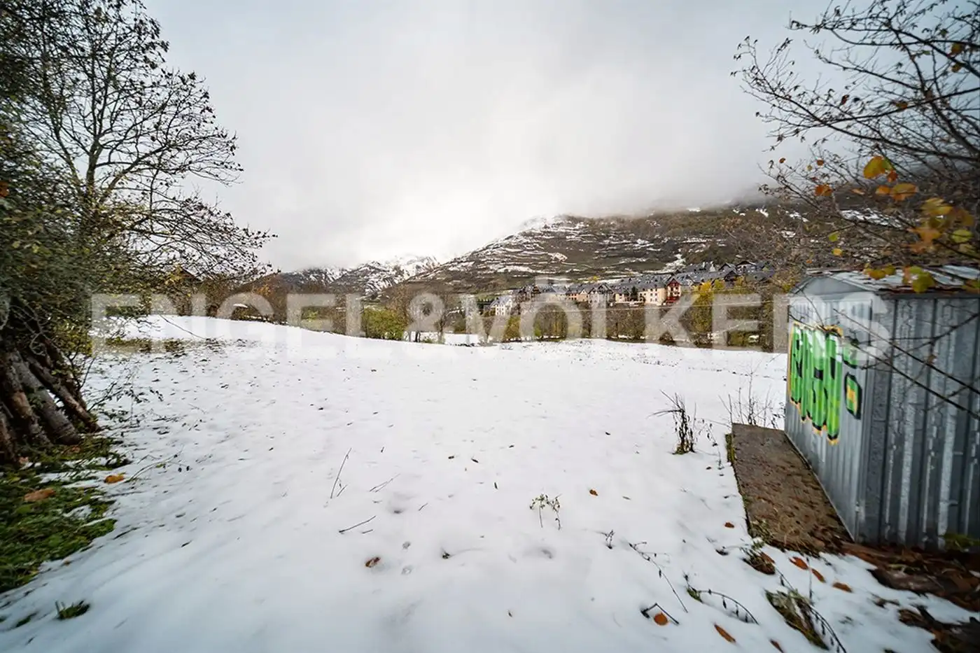Residential for sale in Naut Aran