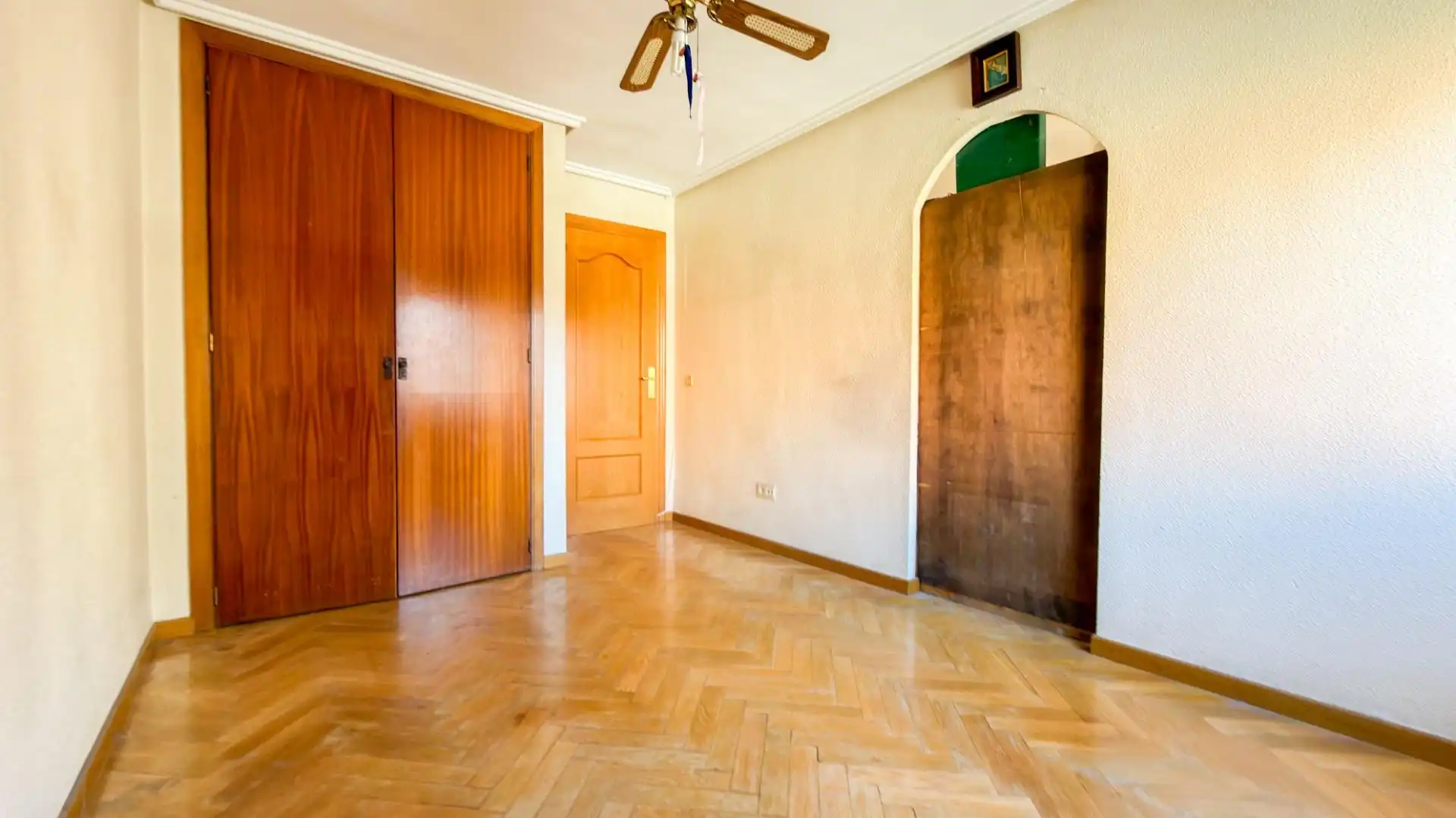 Wohnung zum Verkauf in Valencia mit Klimaanlage, Heizung und Parkett