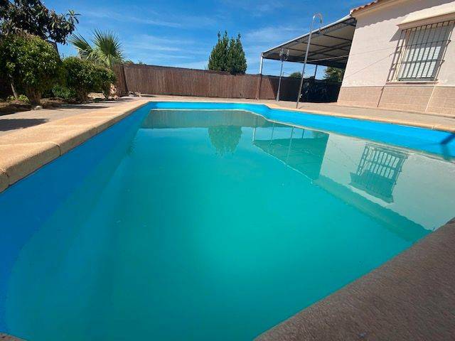 Finca rústica en Alquiler en Cantillana