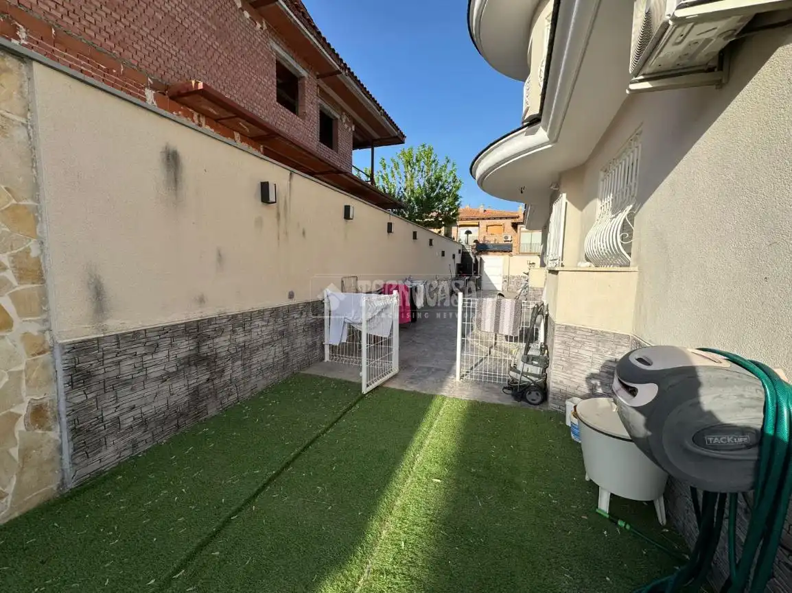 Semi-detached house with pool for sale in Morata de Tajuña, imagen 24