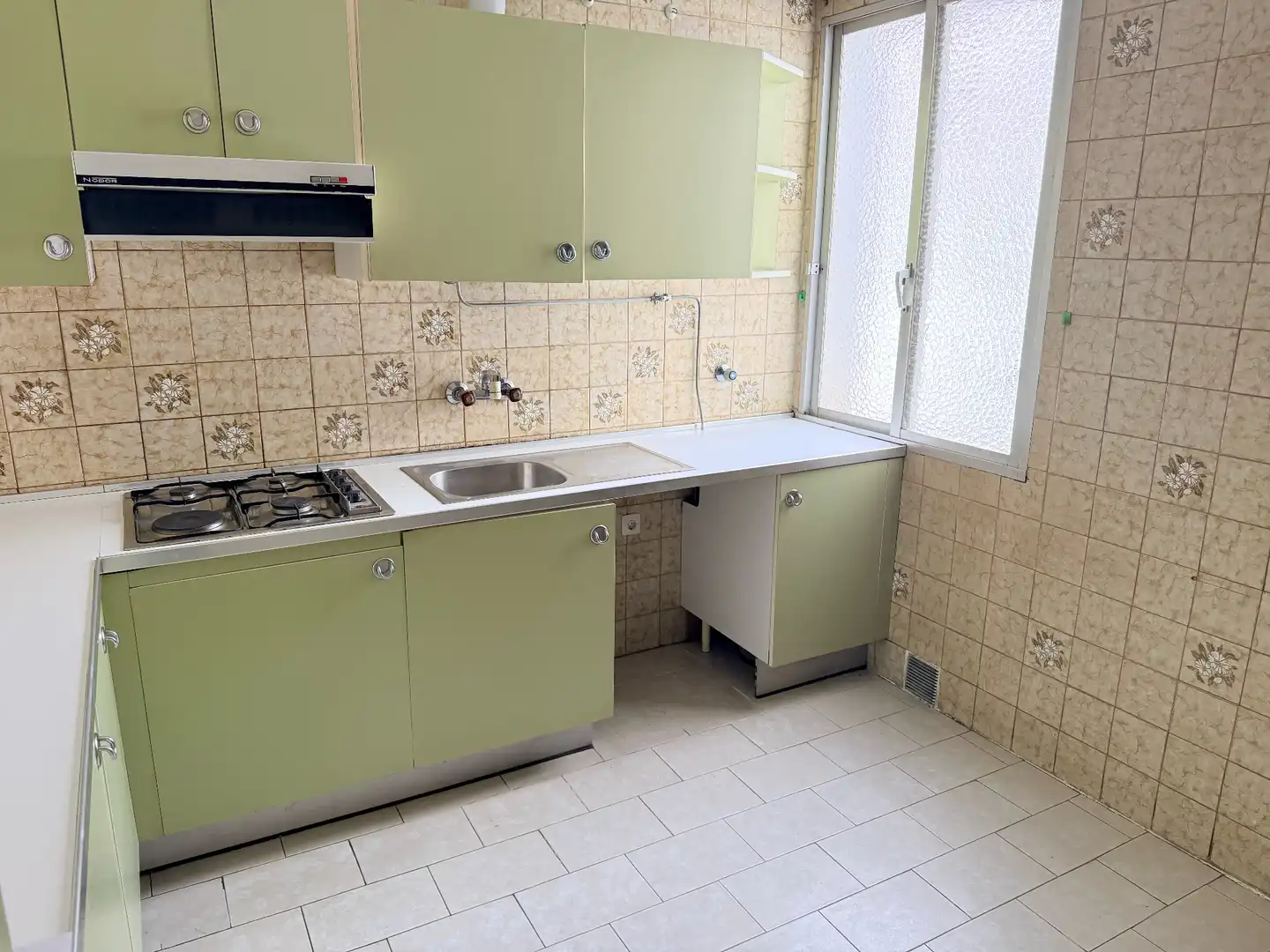 Cuina de Apartament en venda en León Capital  amb Parquet, Traster i Balcó