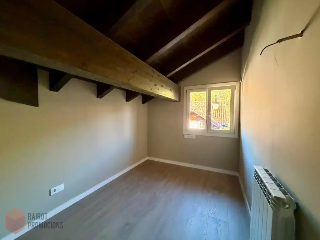 Schlafzimmer von Dachboden zum Verkauf in Camprodon